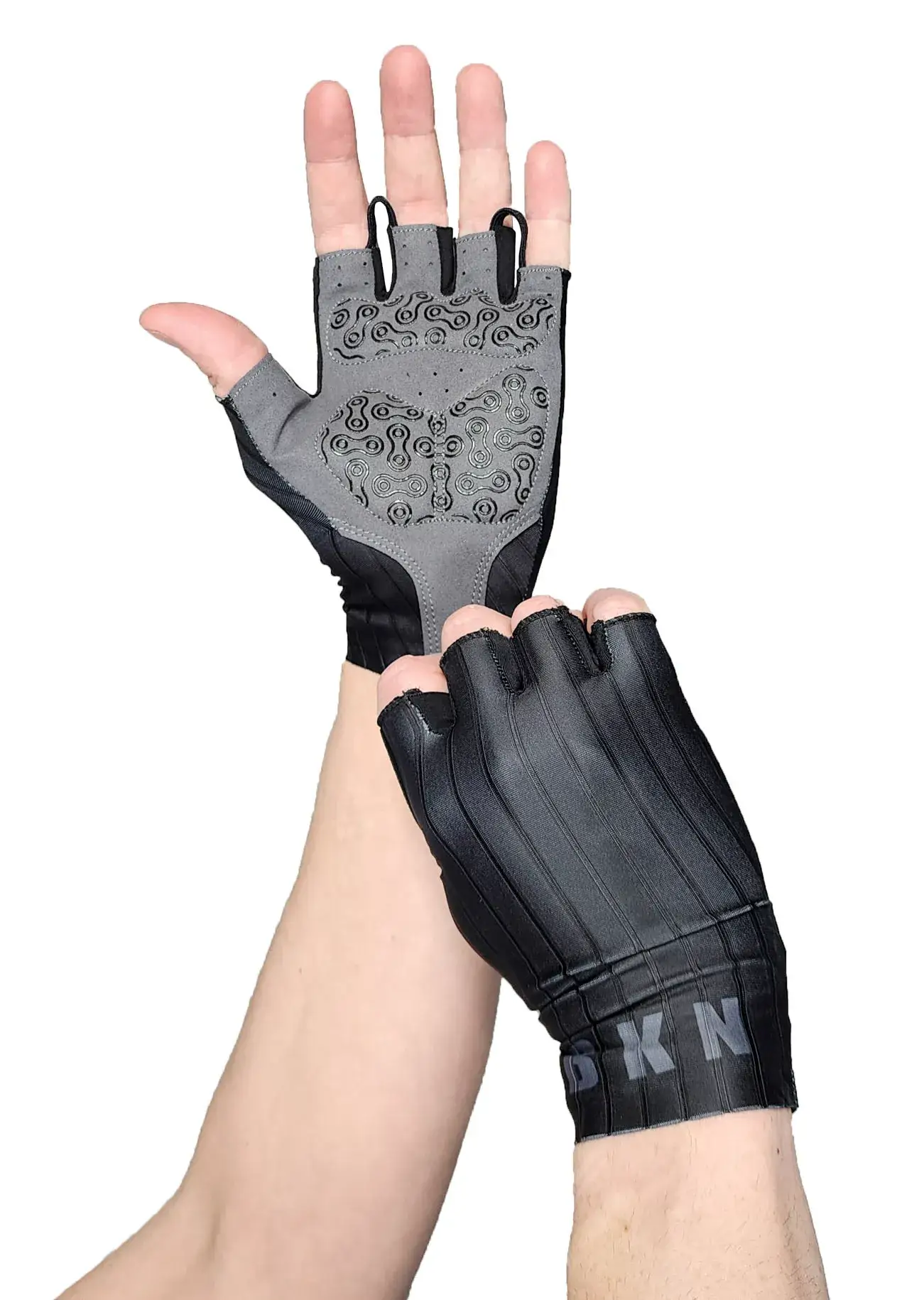 Aero Cycling Gloves Black on bike 3